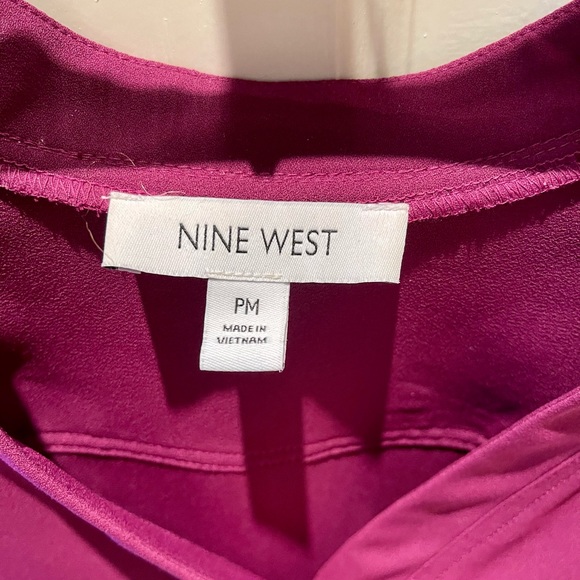 Nine West NWOT two-pocket blouse with notched collar - Picture 6 of 7
